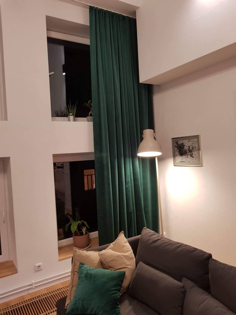 Žalios aksominės užuolaidos